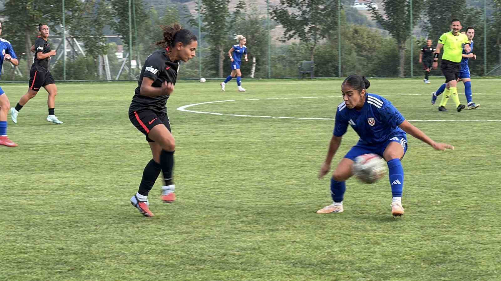 HAZIRLIK MAÇI: BEŞİKTAŞ KADIN FUTBOL TAKIMI: 3 - FOMGET: 1