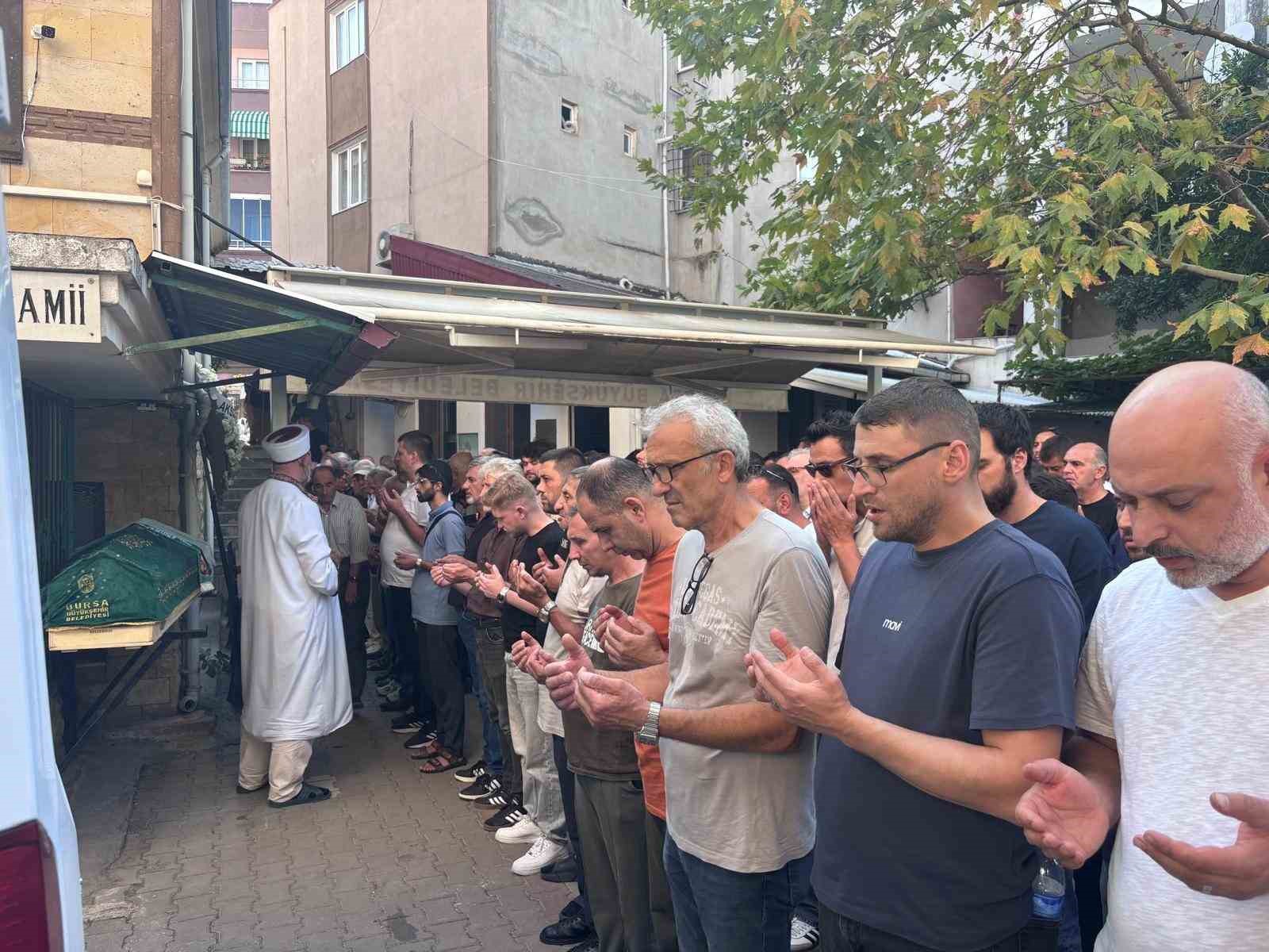 İZNİK GÖLÜ’NE DÜŞEN GENÇ HAYATINI KAYBETTİ, GÖZYAŞLARIYLA TOPRAĞA VERİLDİ