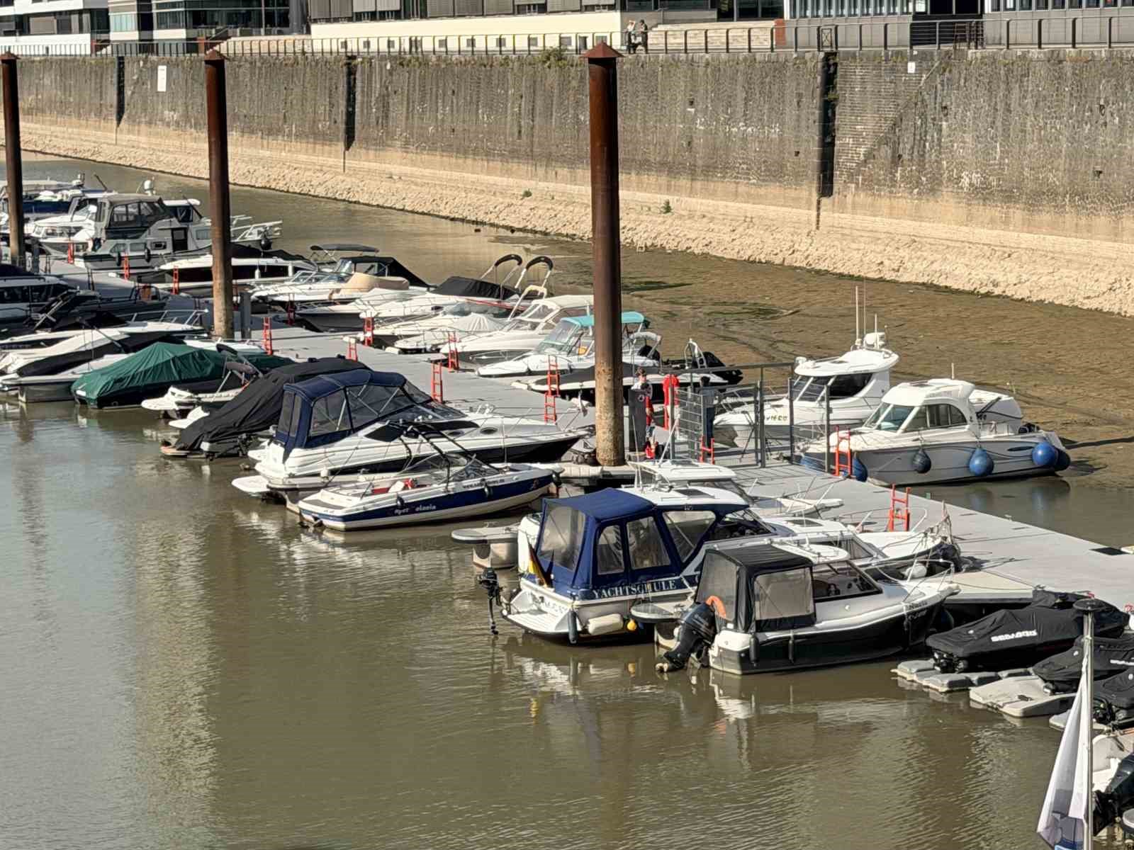 ALMANYA’DA REN NEHRİ’NDE KURAKLIK ALARMI: SU SEVİYESİNDE TARİHİ DÜŞÜŞ YAŞANDI