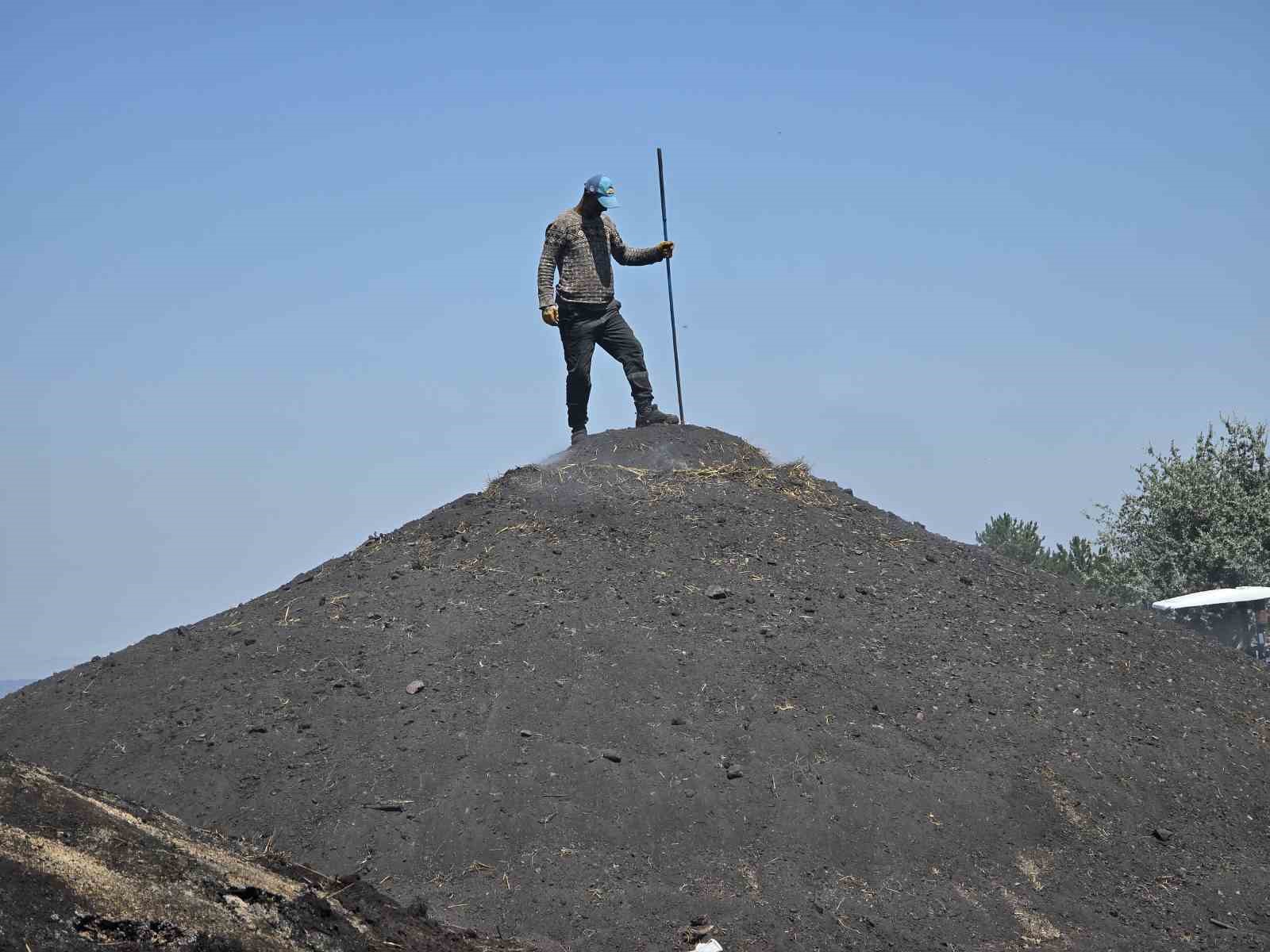 YOZGAT’TA DUMAN VE SICAK İÇİNDE MEŞE KÖMÜRÜ MESAİSİ