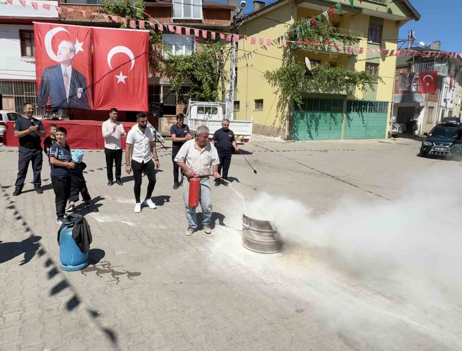 KÖYDE KENDİ YANGIN SÖNDÜRME SİSTEMİNİ KURDULAR, İTFAİYEDEN EĞİTİM ALDILAR