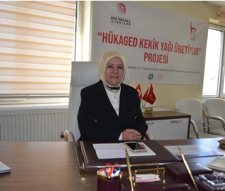 NİĞDE’DE KADINLARIN ÇÖREK OTU HASADI BAŞLADI