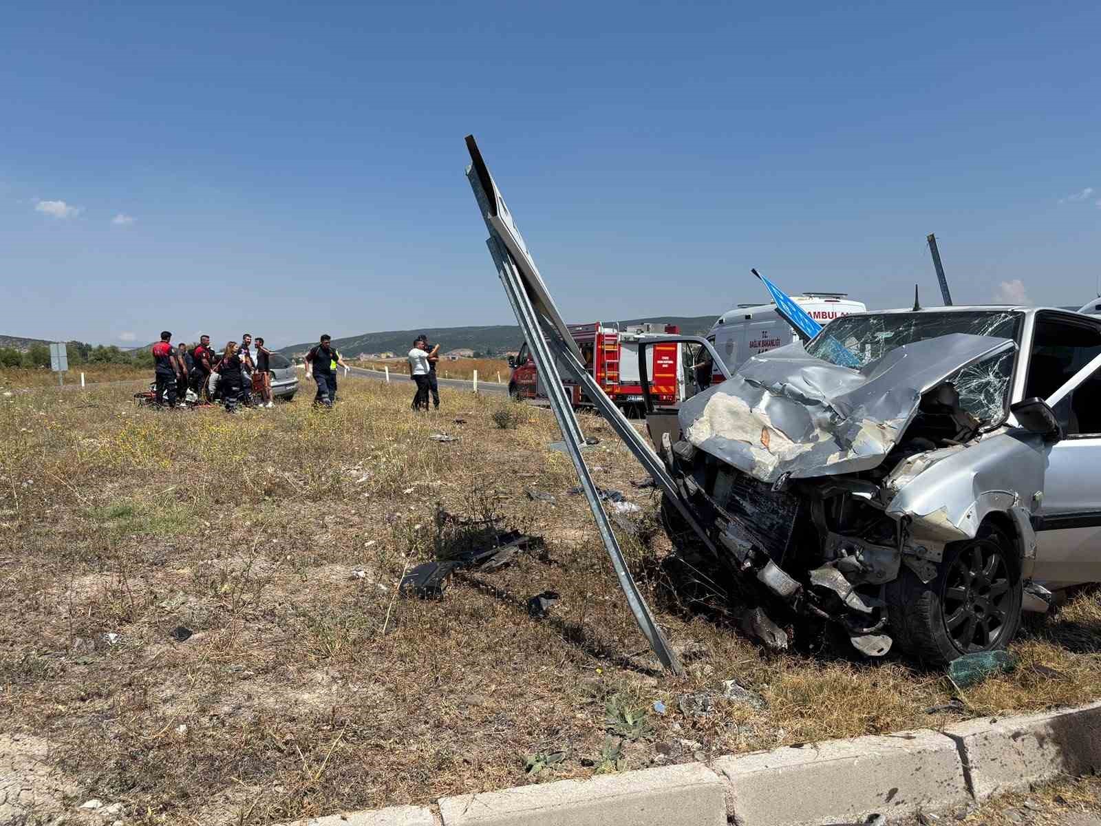 KÜTAHYA’DA TRAFİK KAZASI: 1 ÖLÜ 5 YARALI