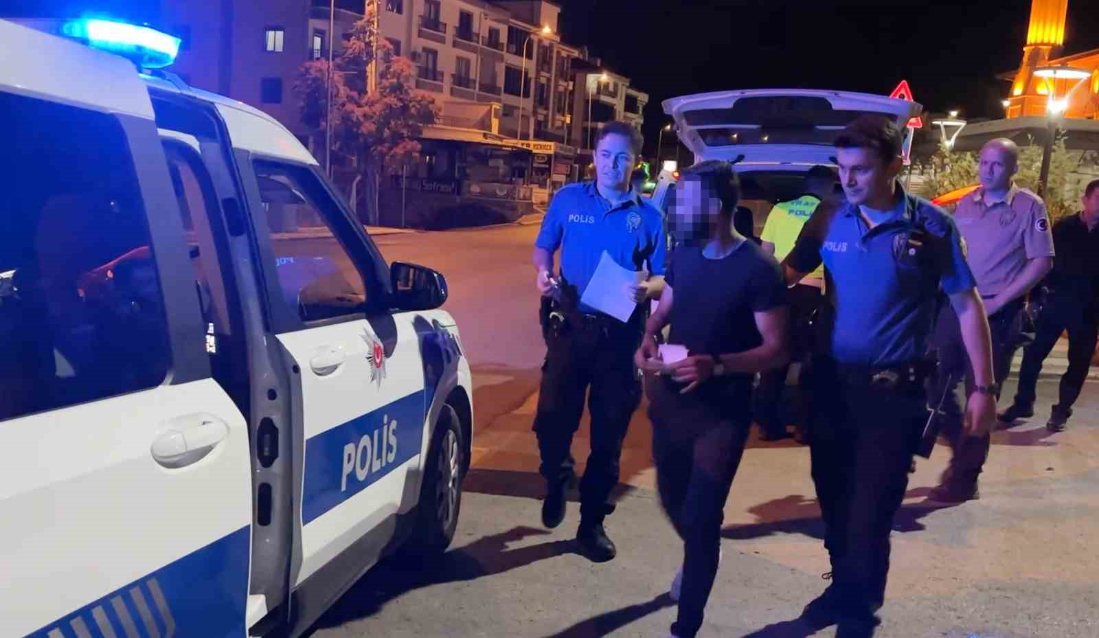 GURBETTEN İZNE GELDİ, ALKOLLÜ YAKALANINCA EHLİYETİNE EL KONUP GÖZALTINA ALINDI