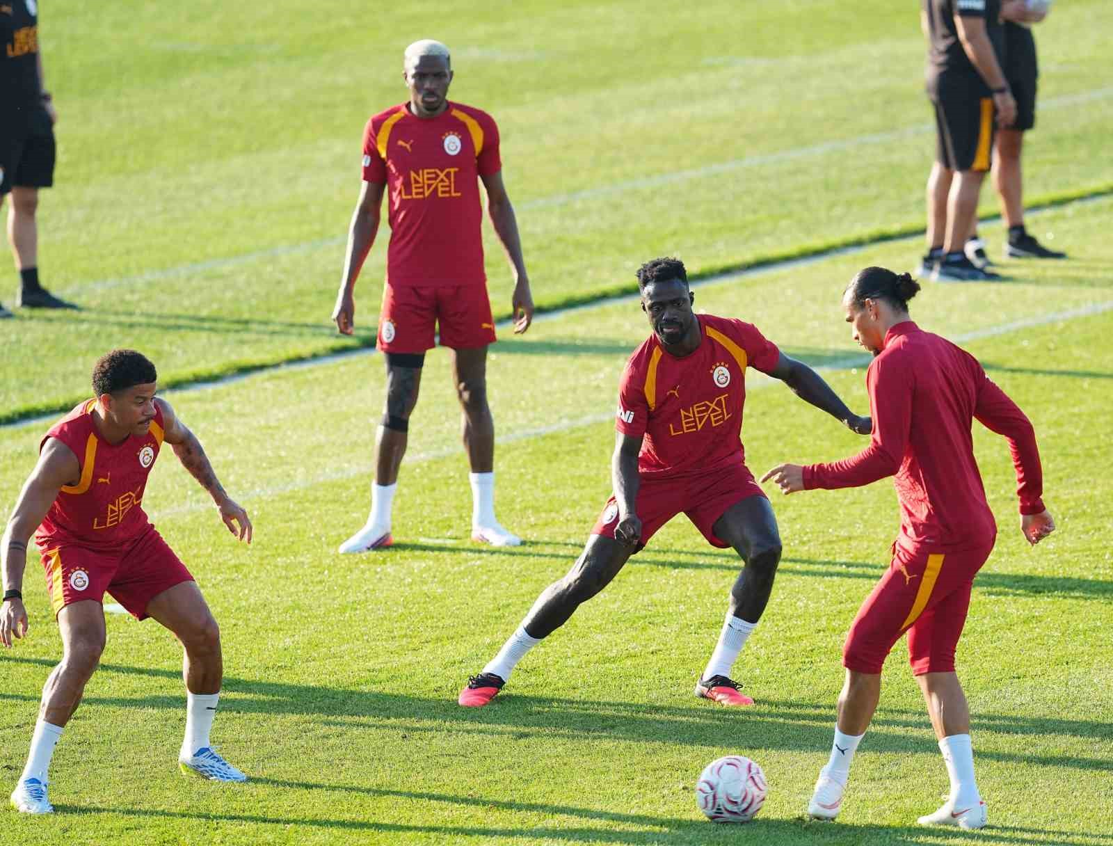 GALATASARAY, YENİ SEZON HAZIRLIKLARINI SÜRDÜRÜYOR