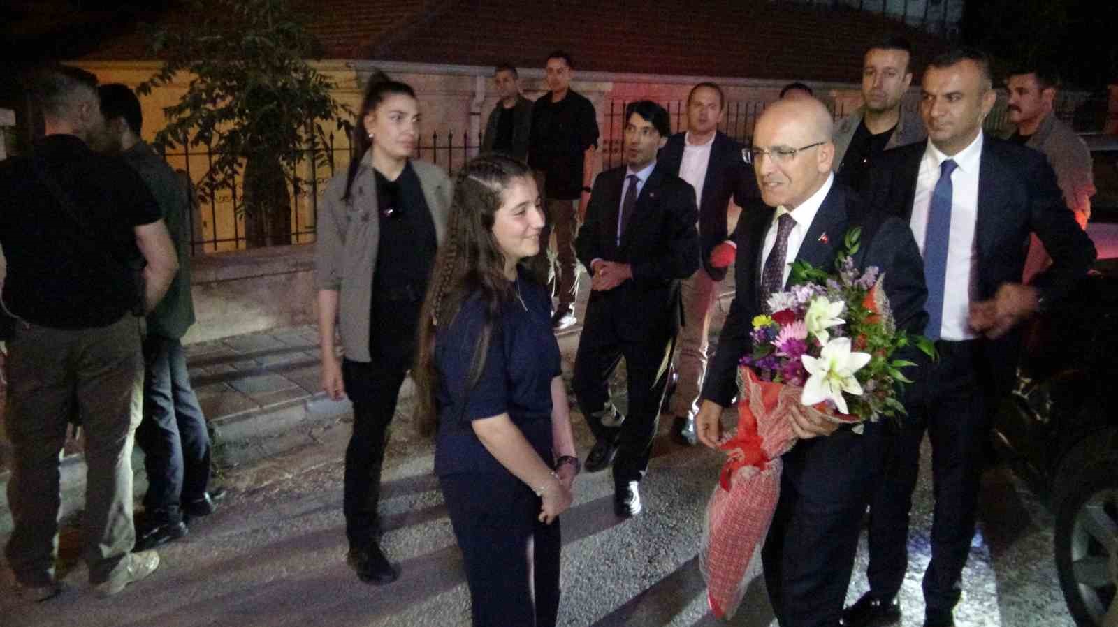 BAKAN ŞİMŞEK, GERCÜŞ’TE TOPLU AÇILIŞ TÖRENİNE KATILDI