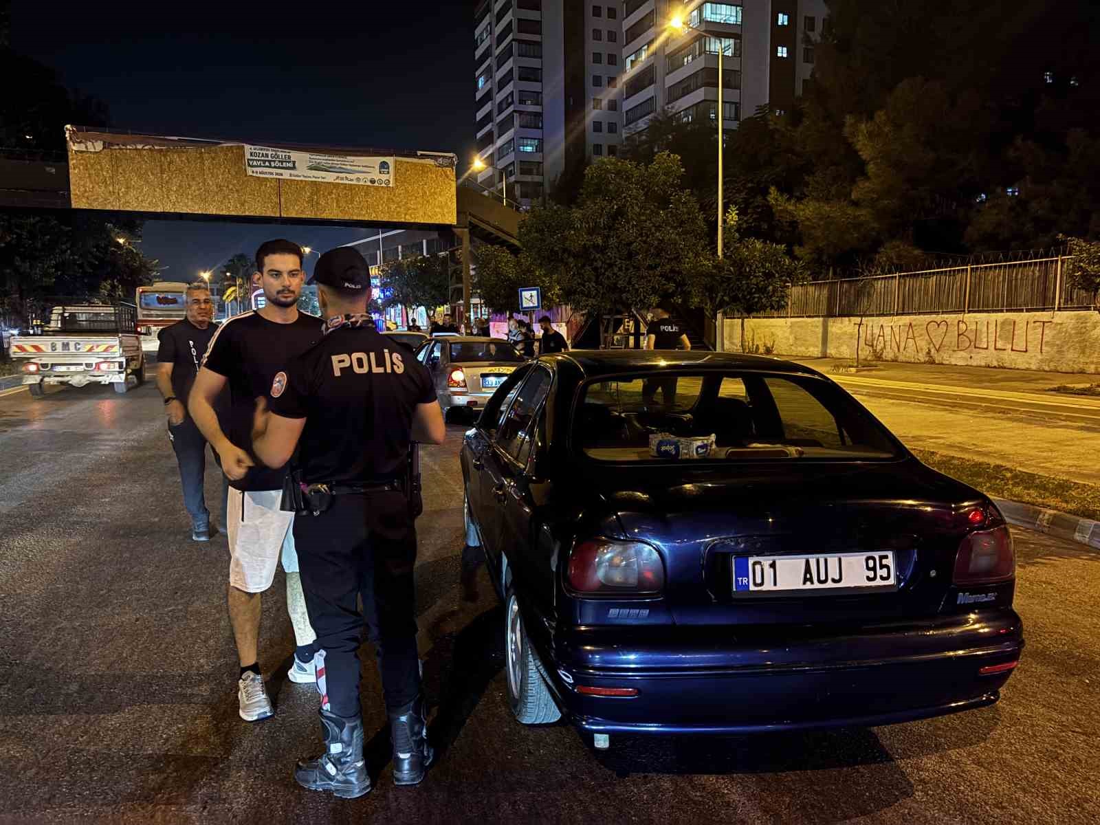 ADANA’DA HUZUR VE GÜVEN UYGULAMASI: 62 ARANAN ŞAHIS YAKALANDI, 3 MİLYON 924 BİN TL CEZA KESİLDİ