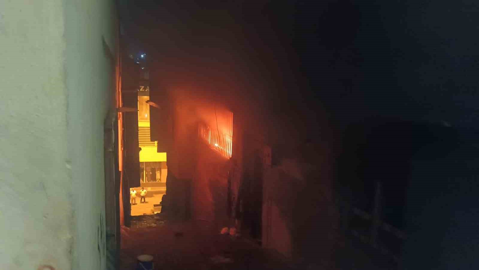 ŞANLIURFA’DA KORKUTAN YANGIN YANGIN