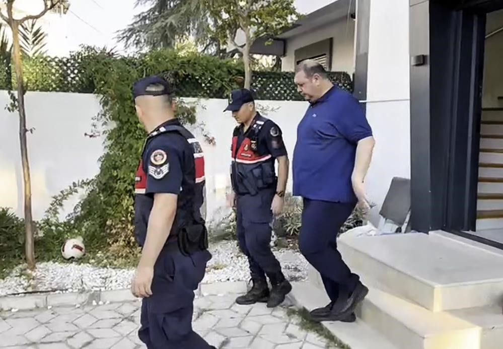 MENDERES BELEDİYE BAŞKANI İLKAY ÇİÇEK TUTUKLANDI