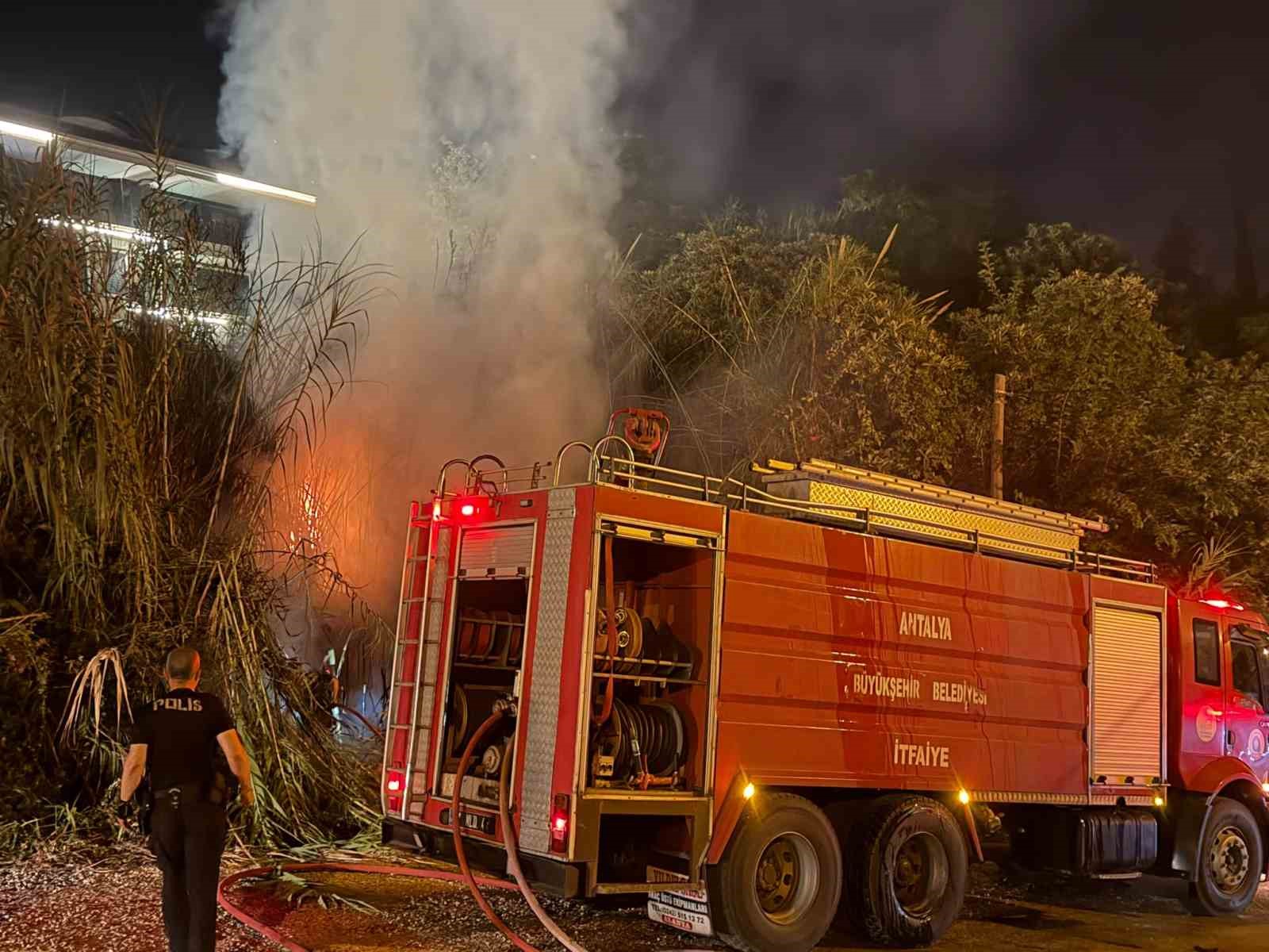 ALANYA’DA SAZLIK ALANDA YANGIN