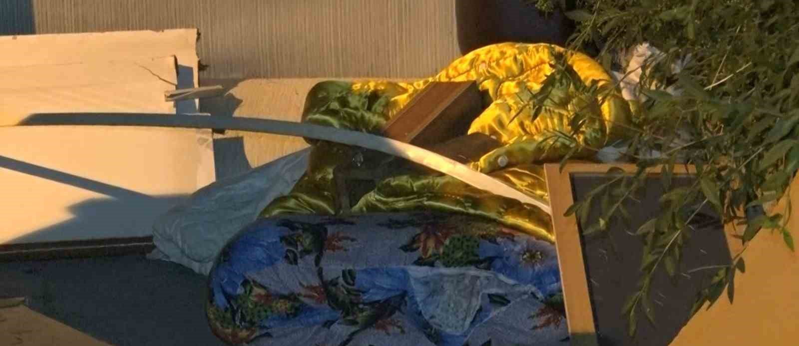 BAŞKENT’TE VATANDAŞLAR ÇÖP KONTEYNERLERİN YANINA BIRAKILAN EŞYALARIN TOPLANMAMASINA TEPKİ GÖSTERDİ
