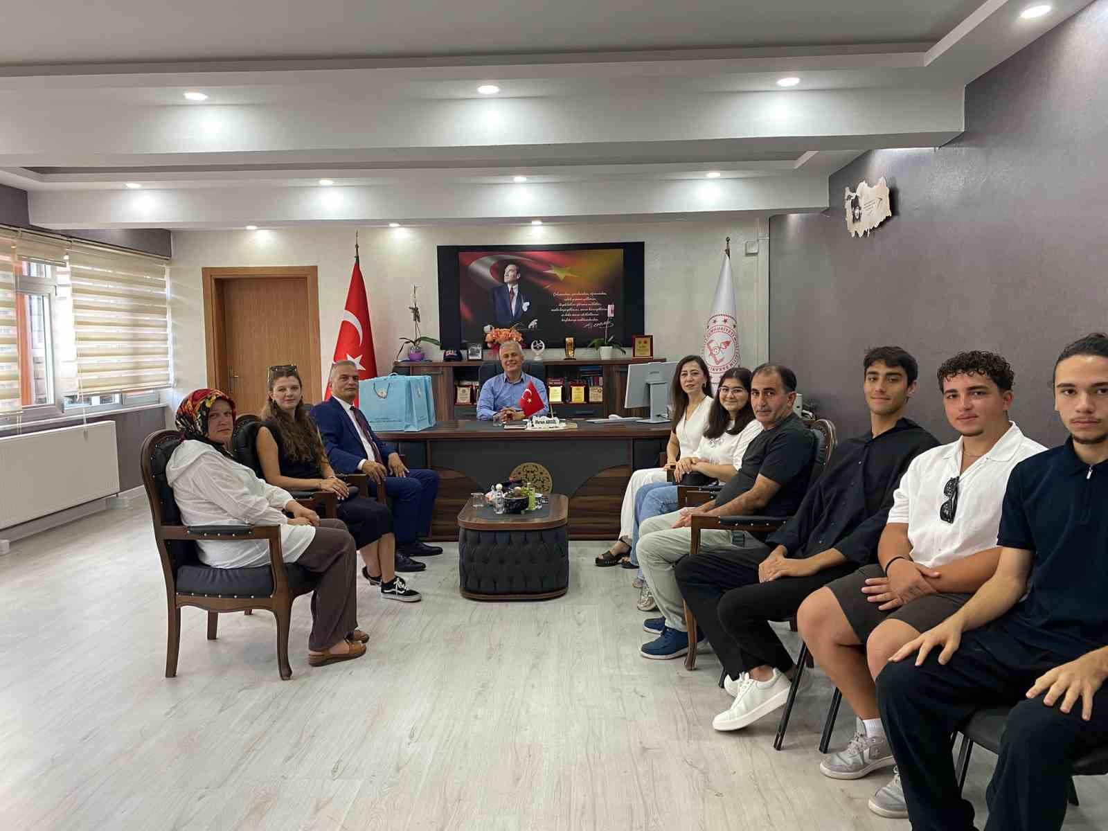 İBRAHİM SÜHEYLA İZMİRLİ FEN LİSESİ’NDEN YKS’DE BÜYÜK BAŞARI