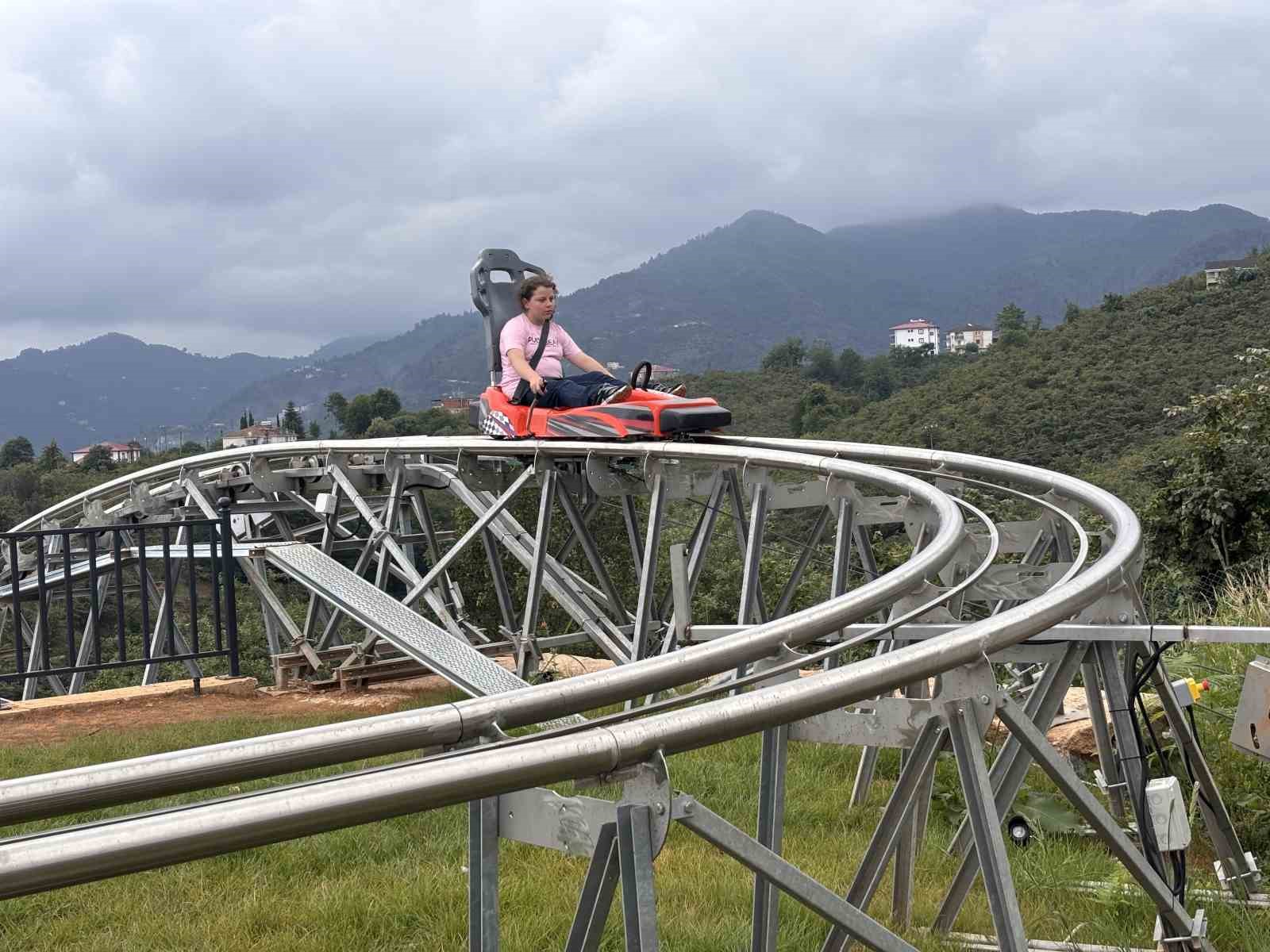 TRABZON’DA DAĞ KIZAĞINA TURİST AKINI: METRELERCE KUYRUK OLUŞUYOR