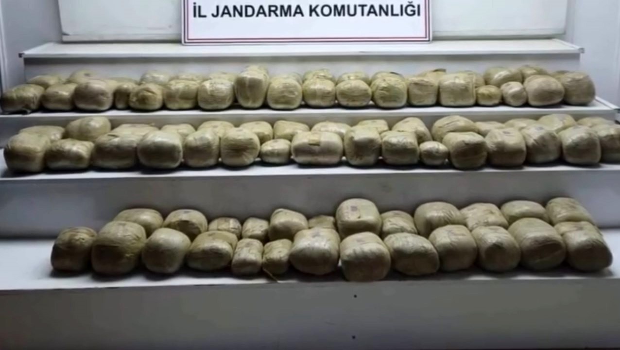 YÜKSEKOVA’DA ZEHİR TACİRLERİNE DARBE: 253 KİLOGRAM ESRAR ELE GEÇİRİLDİ