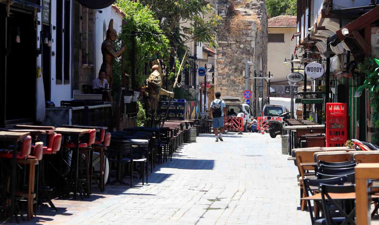 HAVA KARARINCA NÜFUSUNUN 100 KATINI AĞIRLIYOR