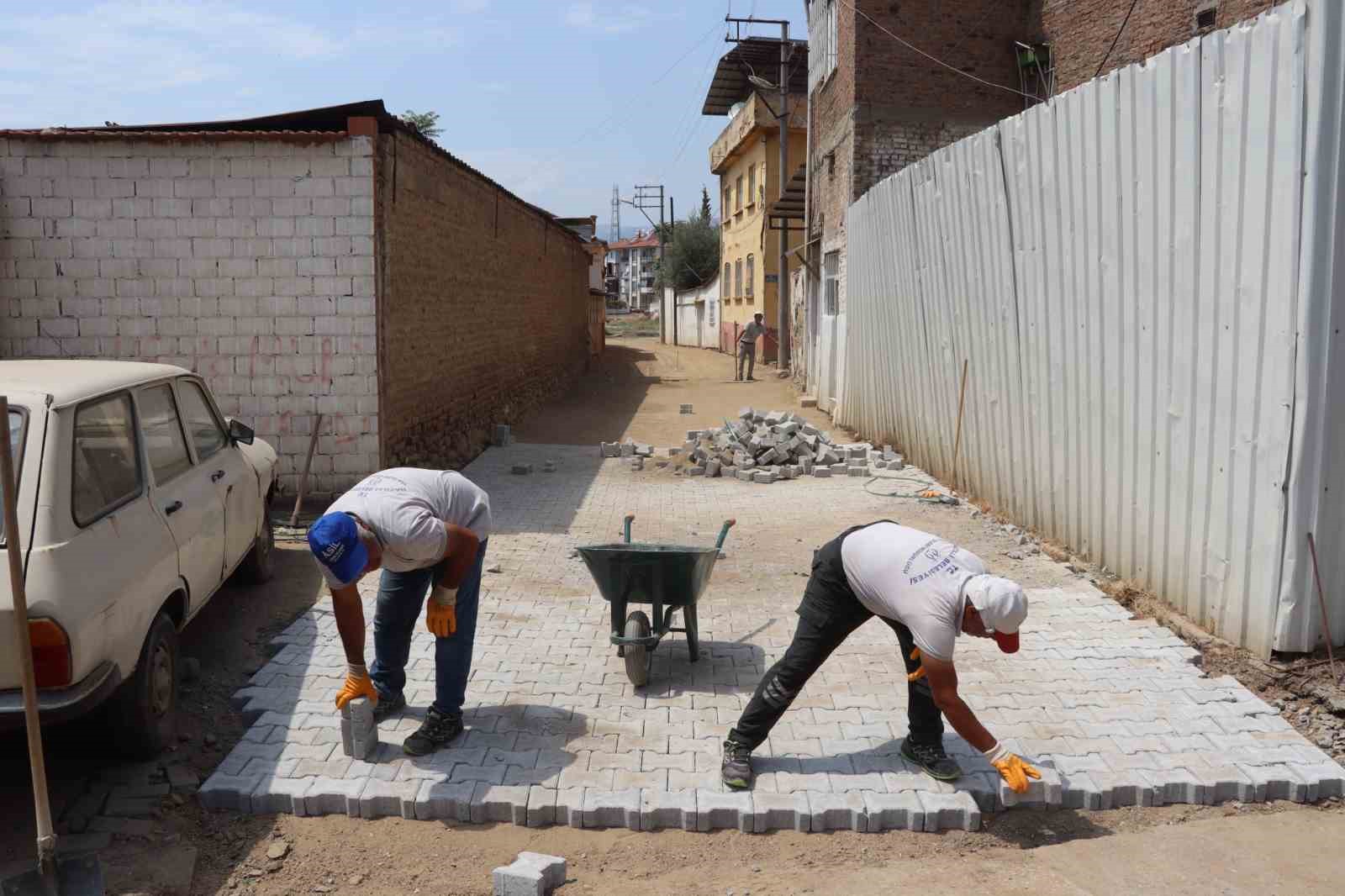 NAZİLLİ BELEDİYESİ YOL ÇALIŞMALARINI SÜRDÜRÜYOR