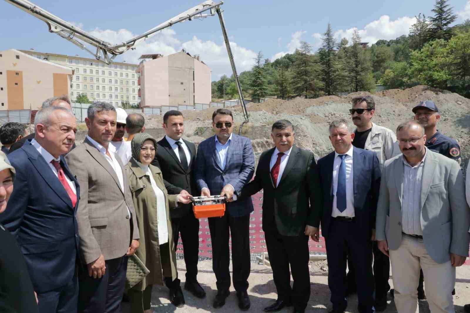 EMET YENİ HÜKÜMET KONAĞI’NIN TEMELİ ATILDI