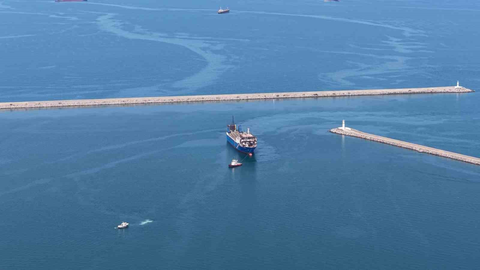 DRON SALDIRISINDA TÜRK MÜRETTEBATIN YARALANDIĞI GEMİ SAMSUN’A GETİRİLDİ