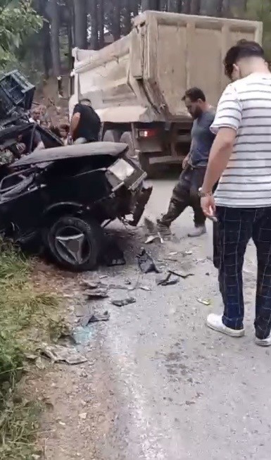 ERZİN-ZORKUN YAYLA YOLUNDA FECİ KAZA: 9 YARALI