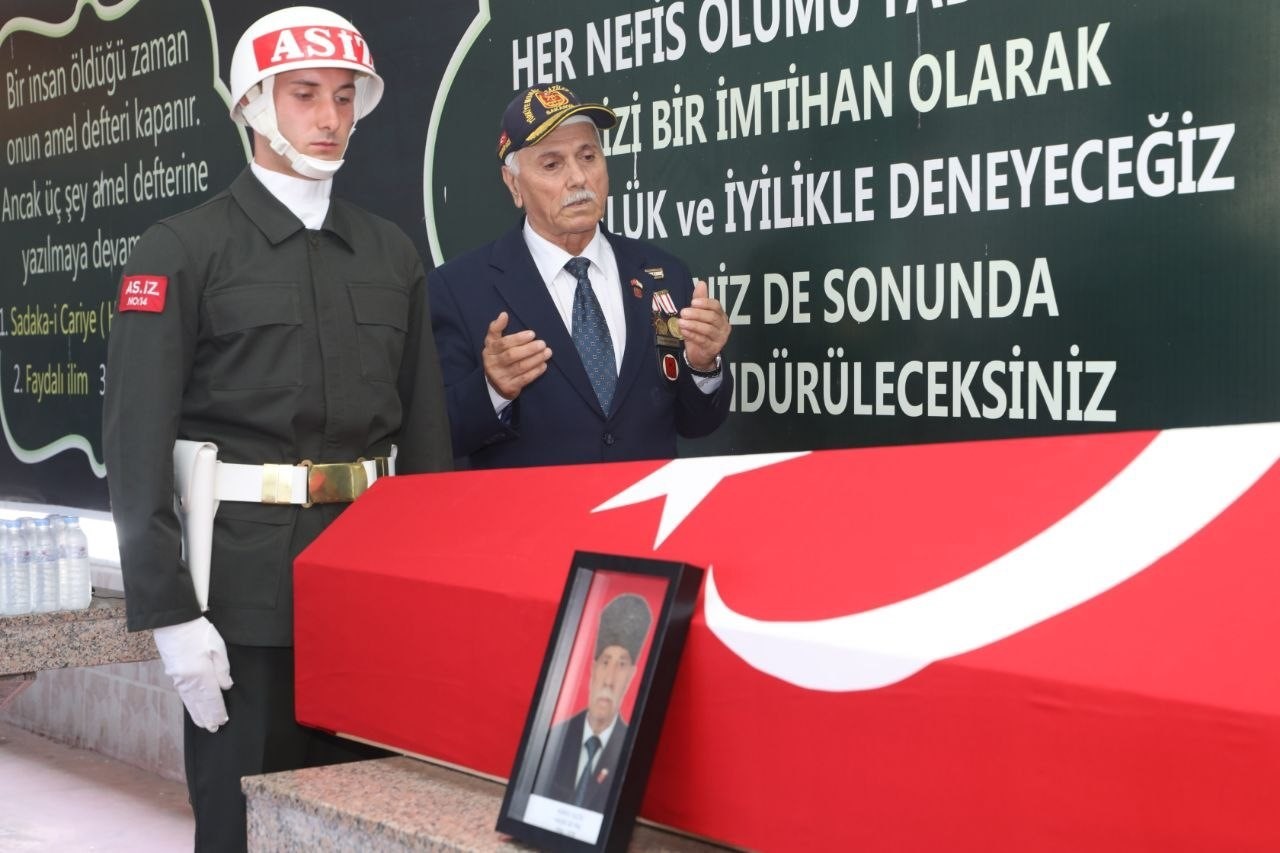 KIBRIS GAZİSİ, RESMİ TÖRENLE SON YOLCULUĞUNA UĞURLANDI