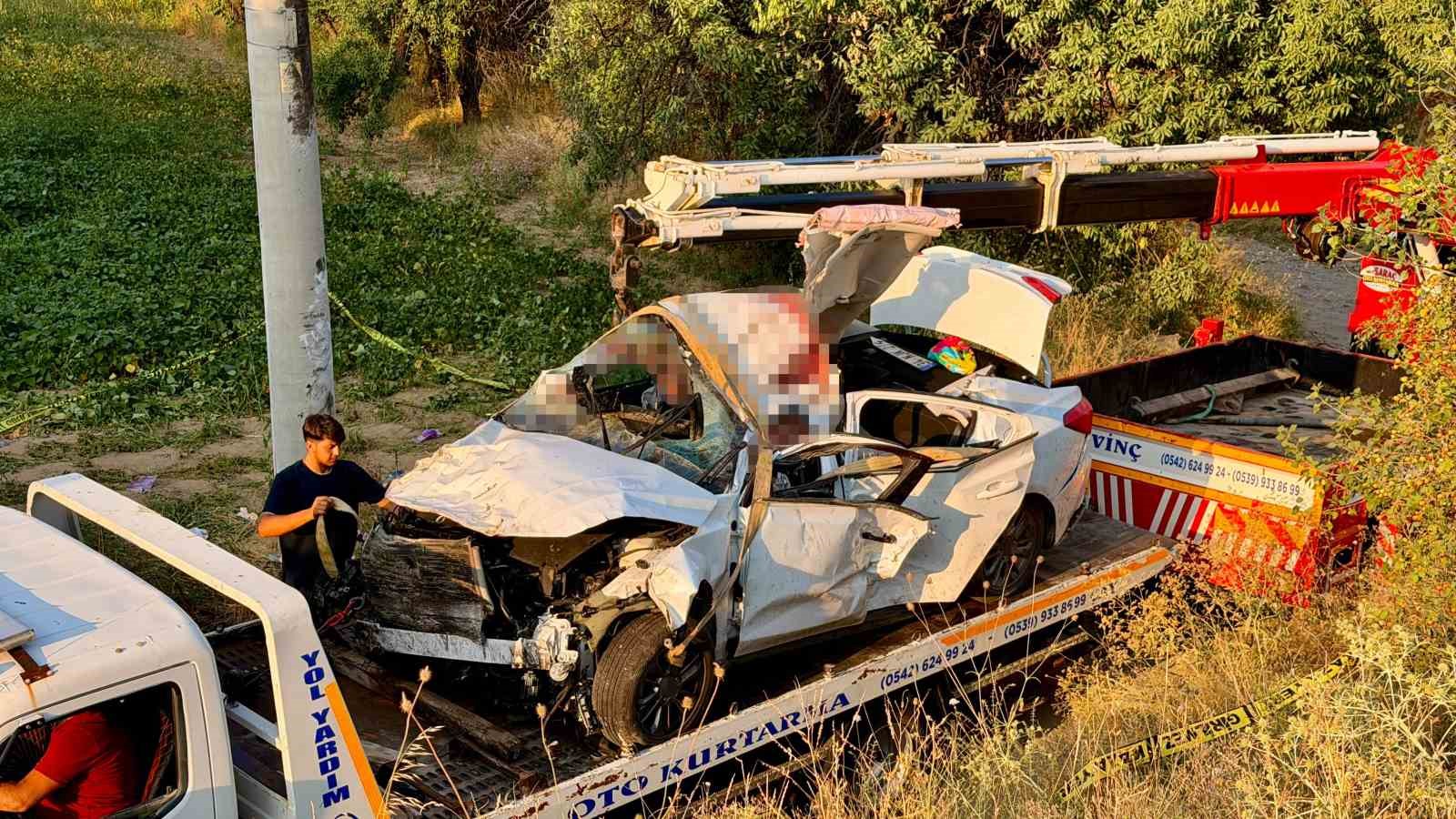 AFYONKARAHİSAR’DA FECİ KAZA: 2 ÖLÜ, 2 YARALI