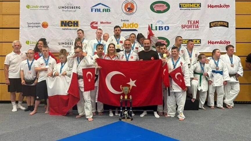 BAKAN BAK’TAN DOWN JUDO MİLLİ TAKIMINA TEBRİK