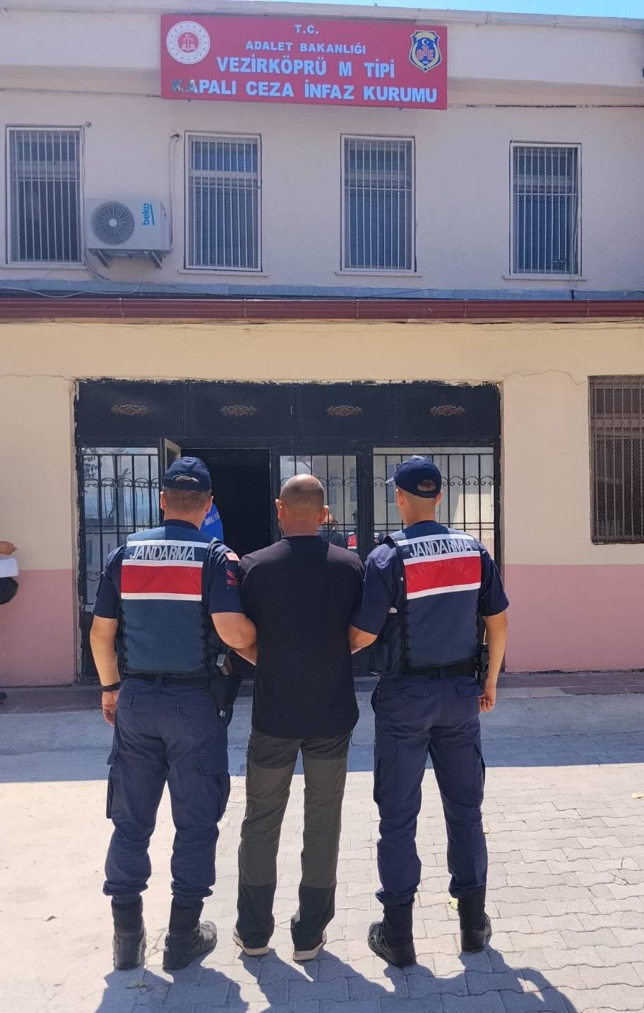 HAVZA’DA 11 YIL 8 AY HAPİS CEZASIYLA ARANAN ŞAHIS JANDARMA EKİPLERİNCE YAKALANDI