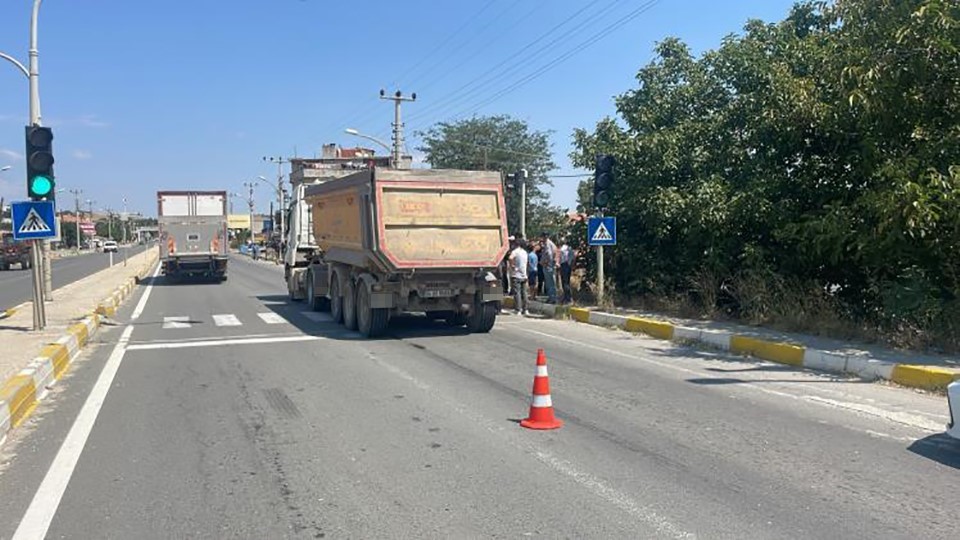 KEŞAN’DA TIRIN ÇARPTIĞI YAYA TEDAVİ GÖRDÜĞÜ HASTANEDE HAYATINI KAYBETTİ