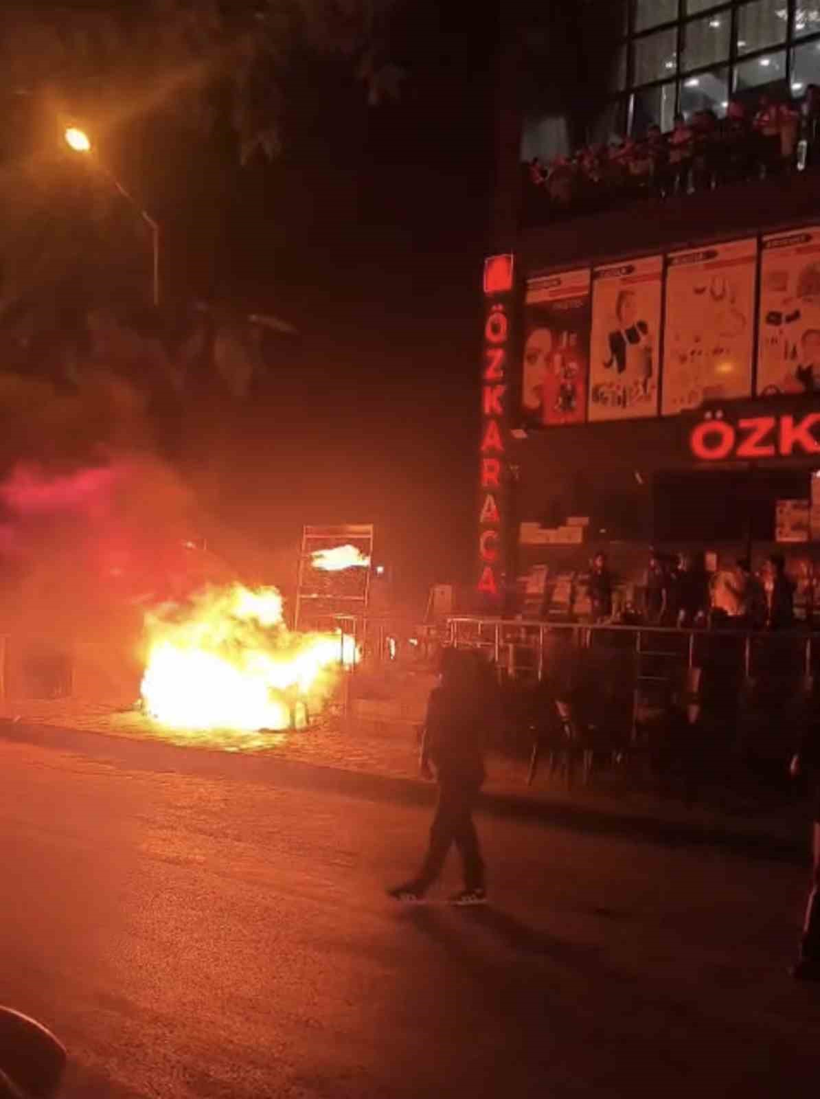 İŞ YERİ ÖNÜNDE KORKUTAN YANGIN