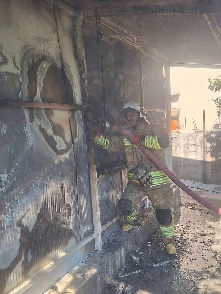 ALTINÖZÜ’NDE KONTEYNER YANGINI YAŞANDI