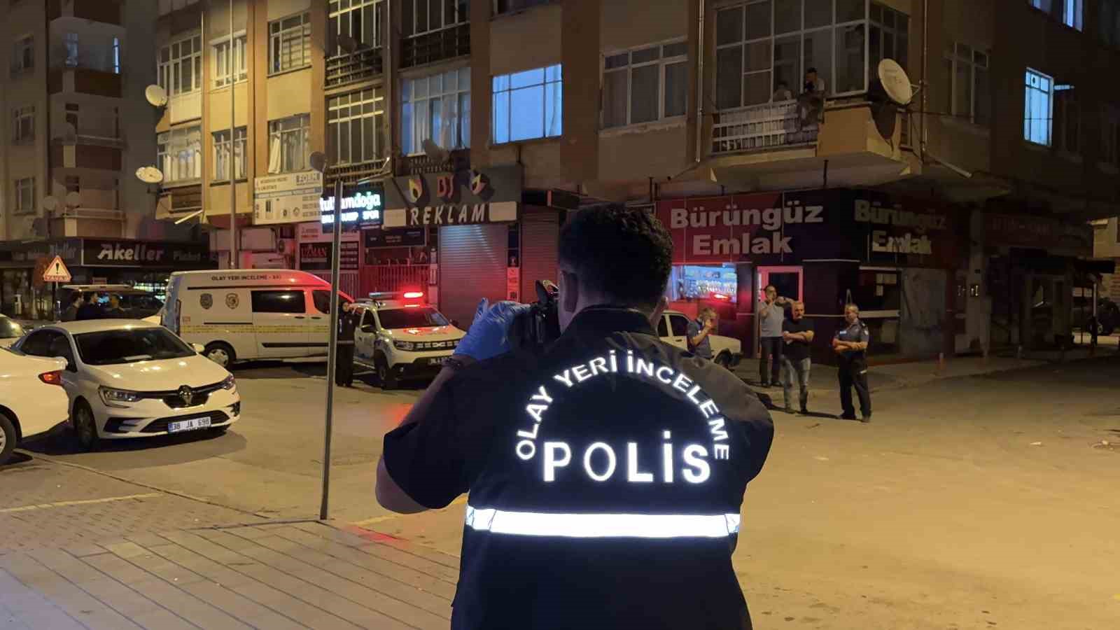 ÖNCE BİBER GAZI SIKTILAR SONRA BIÇAKLADILAR: 1 ÖLÜ, 1 YARALI