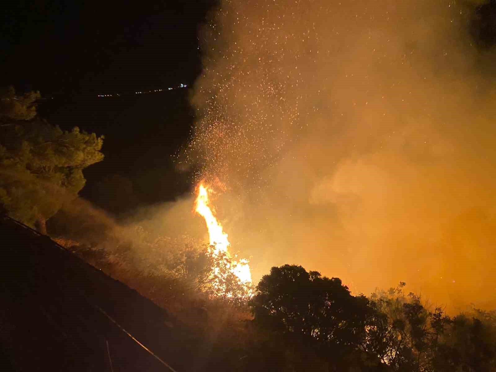 GAZİPAŞA’DA ORMAN VE MAKİLİK ALANDAKİ YANGIN SÖNDÜRÜLDÜ