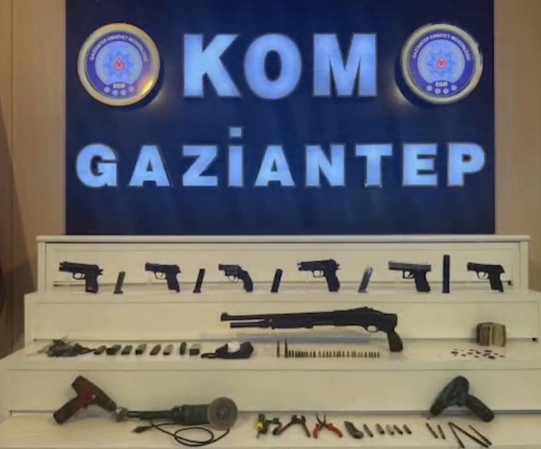 GAZİANTEP’TE 7 SİLAH İLE 17 ADET TARİHİ ESER ELE GEÇİRİLDİ: 1 GÖZALTI