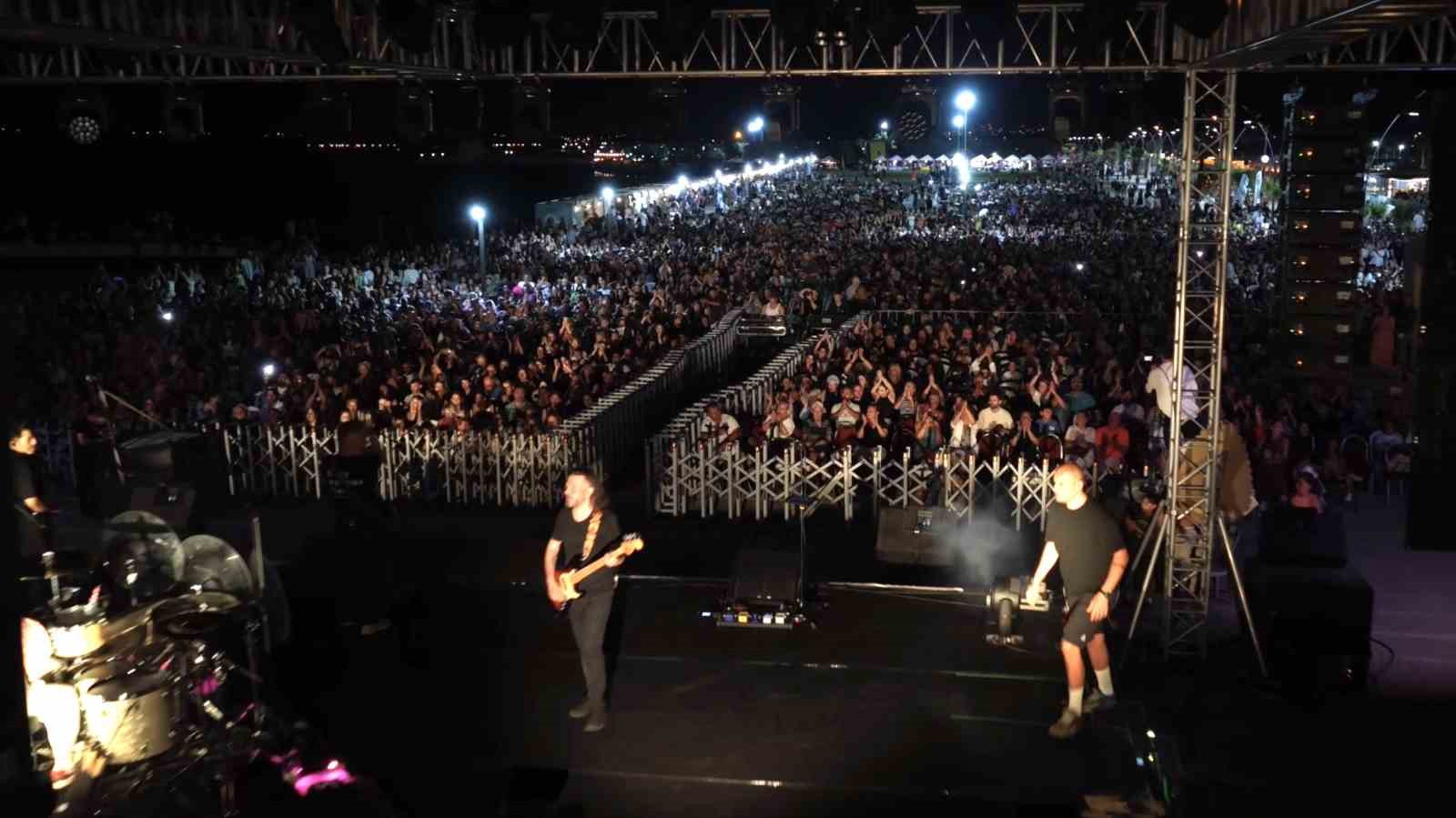 GÖMEÇ’TE 5. ULUSLARARASI ZEYTİNDALI KÜLTÜR SANAT VE BARIŞ FESTİVALİ BAŞLADI