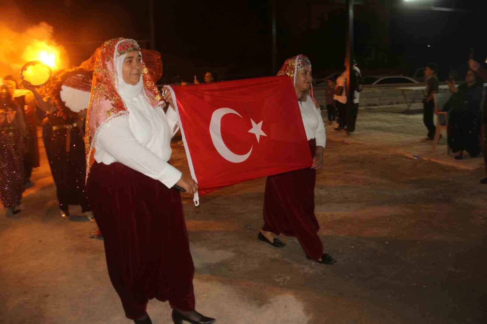 KONYA’DA KADINLAR ŞALVARLARINI GİYDİ, DOYASIYA EĞLENDİ