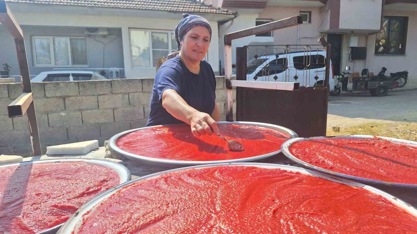 SARIGÖL’DE KIŞLIK SALÇA HAZIRLIKLARI BAŞLADI