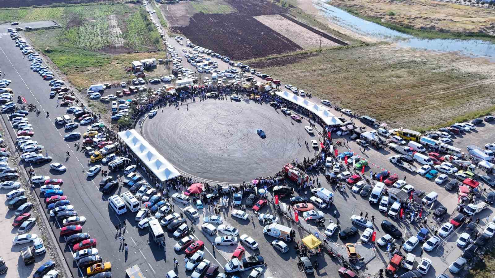 MODİFİYE ARAÇ TUTKUNLARI SİVAS’TA BULUŞTU