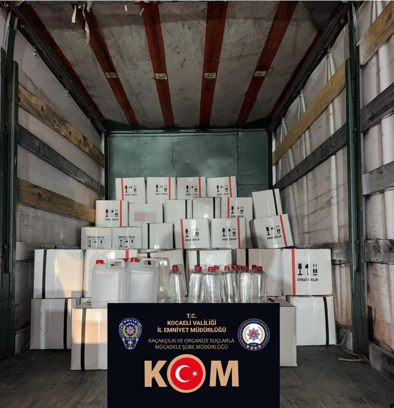 KOCAELİ’DE 2 BİN 400 LİTRE KAÇAK ETİL ALKOL ELE GEÇİRİLDİ