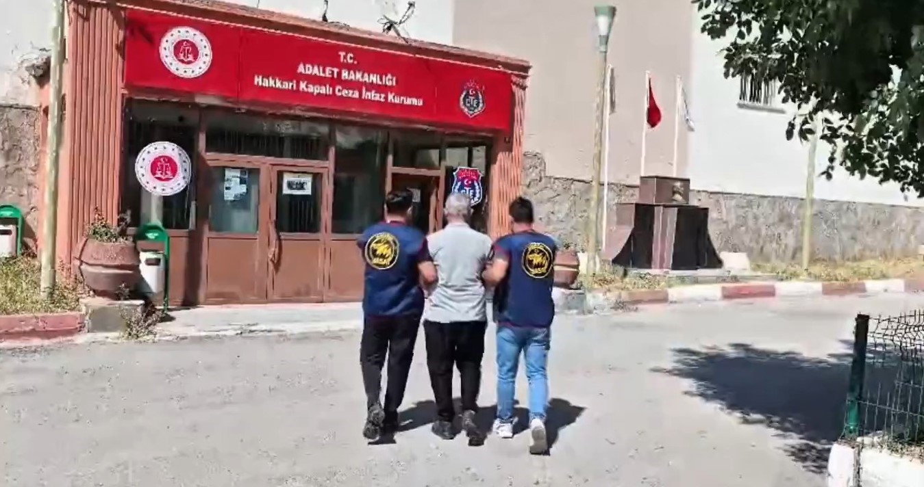 HAKKARİ’DE 20 YIL 7 AY HAPİS CEZASI BULUNAN FİRARİ YAKALANDI