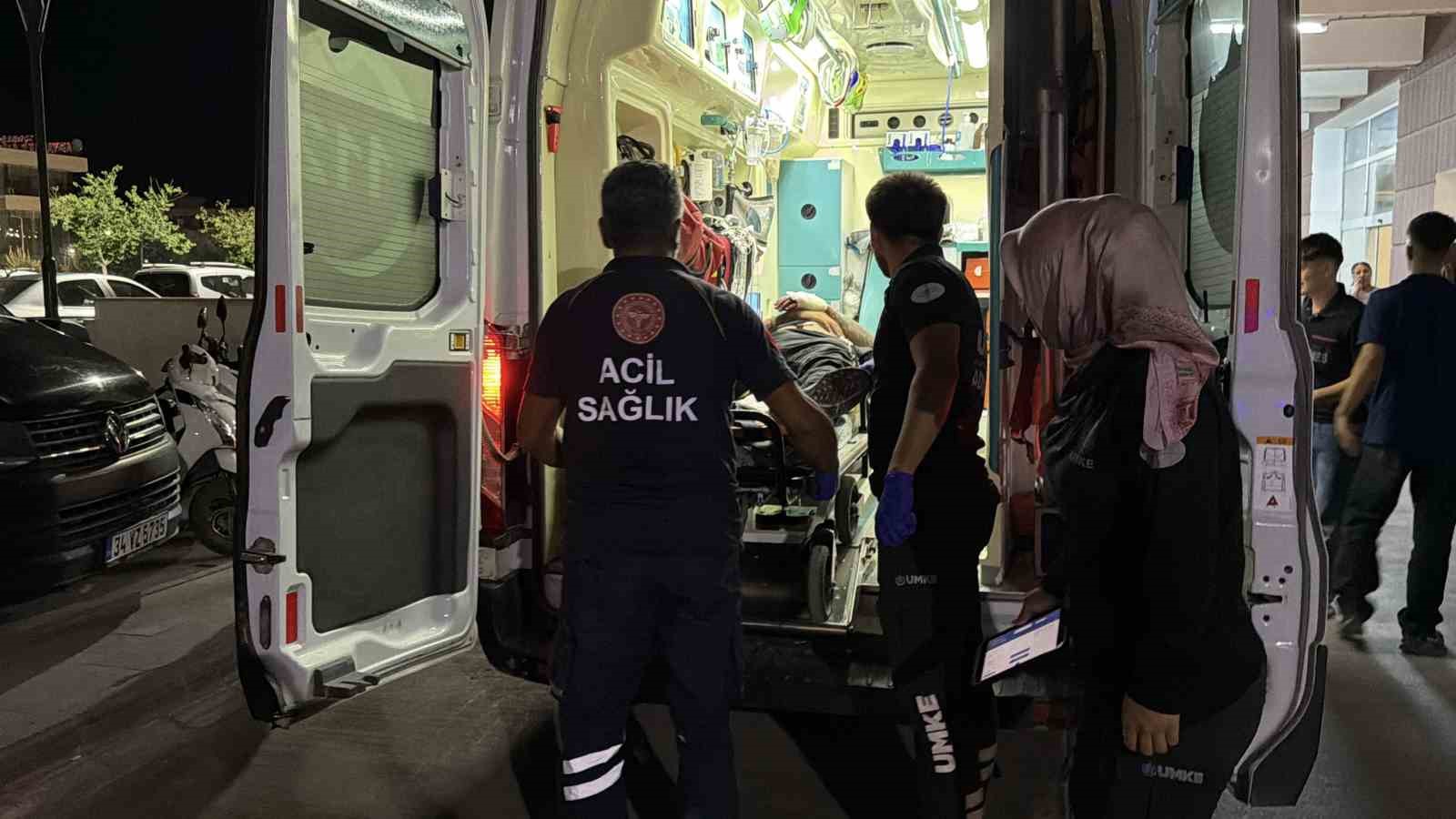"NE BAKIYORSUN" KAVGASINDA 3 KİŞİ BIÇAK VE SİLAHLA YARALANDI