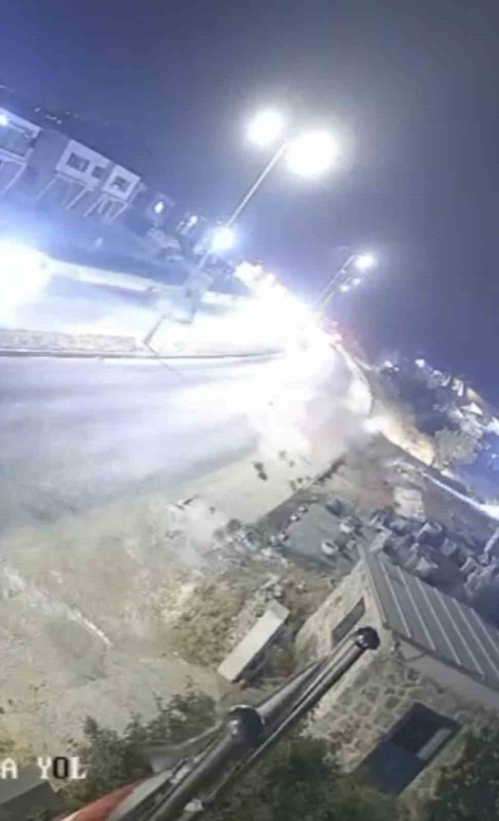 BODRUM’DA KONTROLDEN ÇIKAN OTOMOBİL AVM’NİN OTOPARKINA YUVARLANDI