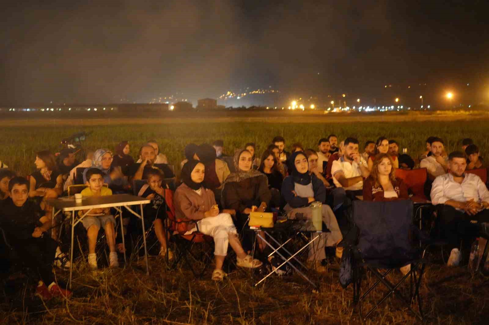 Muşlular, Tarihi Murat Köprüsü'nde Açık Hava Sinemasında Buluştu! 1786345326 9bb9c8a73315c1e9b59b770bbe54ce91 detail 2