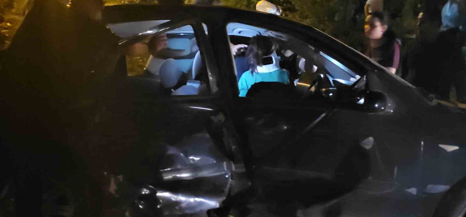 KASTAMONU’DA İKİ OTOMOBİL ÇARPIŞTI: 4 YARALI