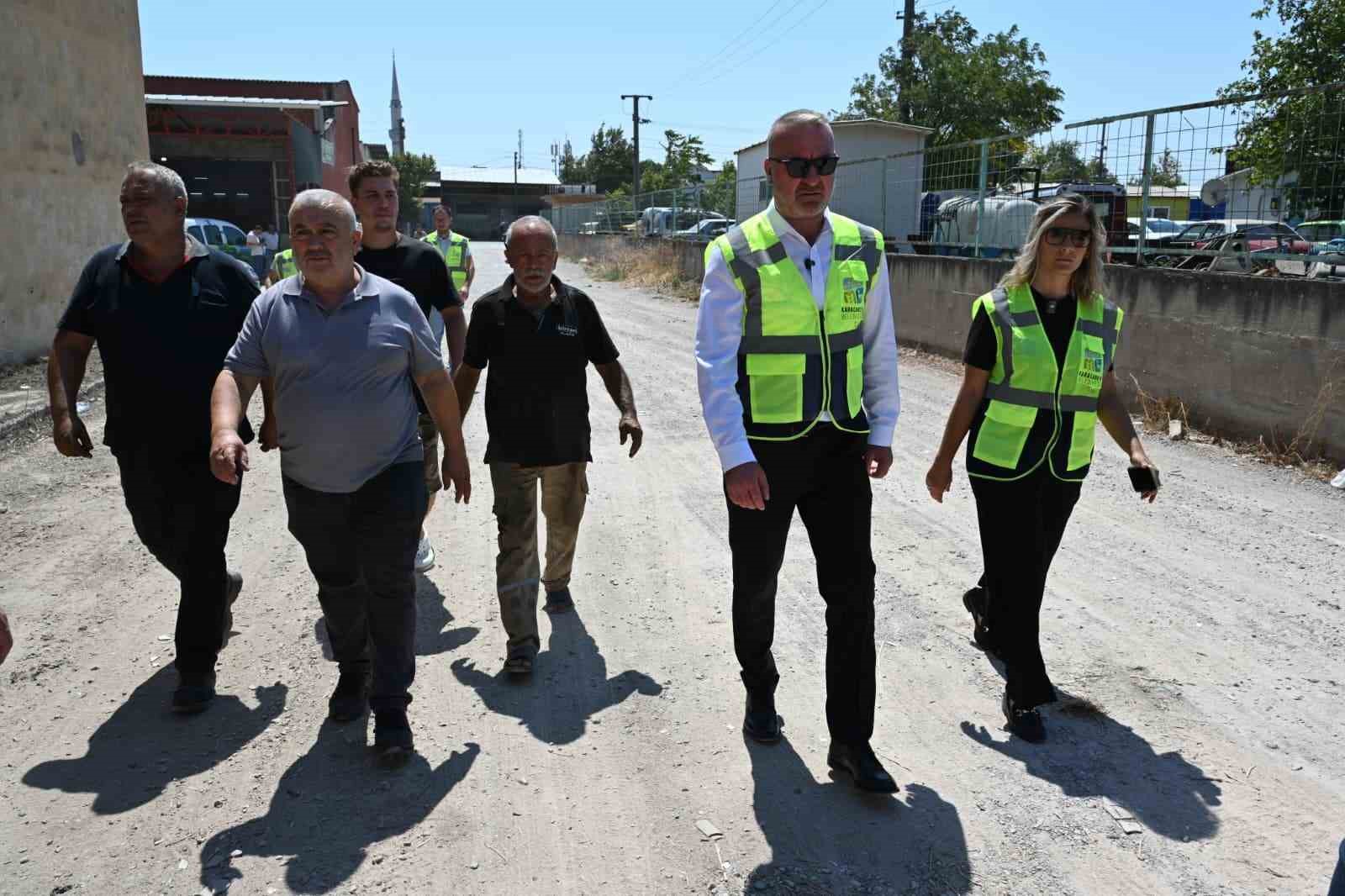 KARACABEY’DE ASFALT MESAİSİ ARALIKSIZ SÜRÜYOR