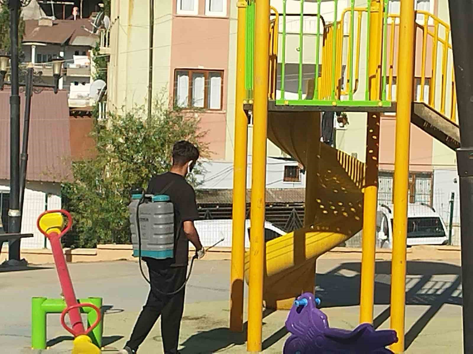 HAKKARİ’DE KARA SİNEKLE MÜCADELE SÜRÜYOR