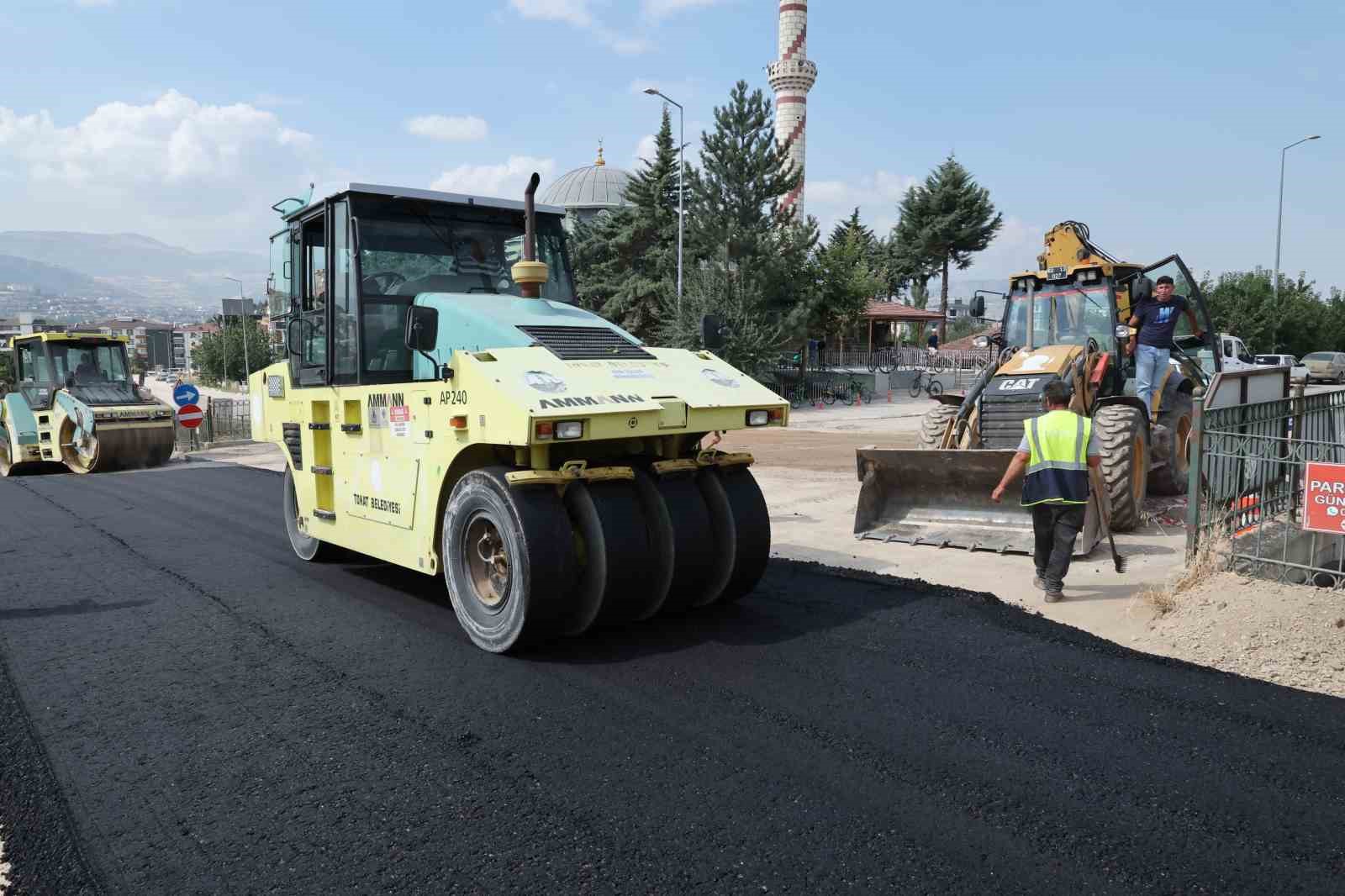GÜNEŞLİ MAHALLESİ FİDANLIK CADDESİ’NDE ASFALT ÇALIŞMALARI TAMAMLANIYOR
