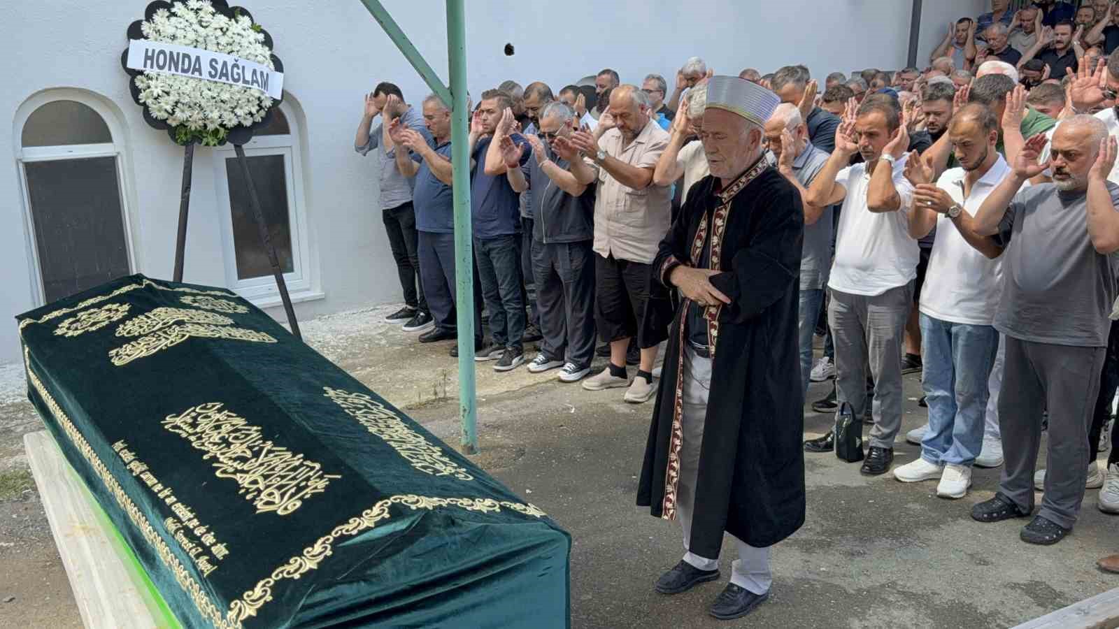 DENİZDE BOĞULAN 17 YAŞINDAKİ ÇOCUK TOPRAĞA VERİLDİ