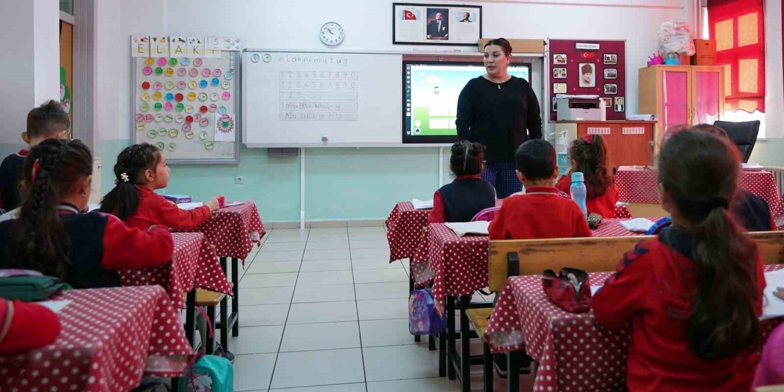 HER İKİSİ DE SÖZLEŞMELİ ÖĞRETMEN OLAN EŞLERİN AİLE BİRLİĞİNE BAĞLI İLLER ARASI YER DEĞİŞTİRME DUYURUSU YAYIMLANDI