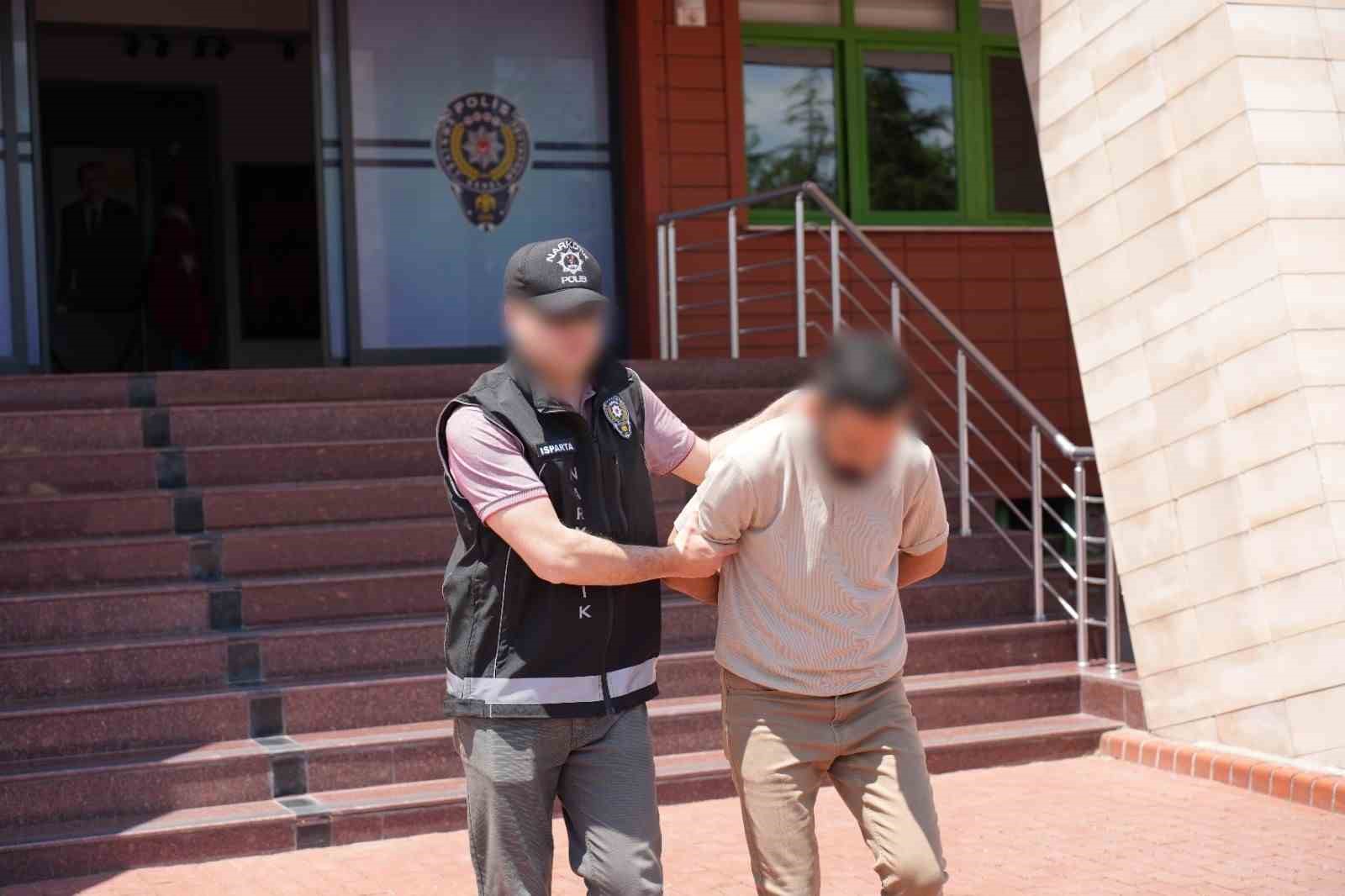 UYUŞTURUCU TİCARETİNDEN 8 YIL HAPİS CEZASIYLA ARANAN HÜKÜMLÜ YAKALANDI