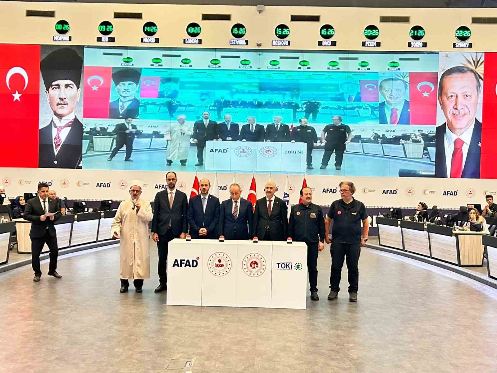 AFAD BAŞKANI PEHLİVAN: "KONUTLARIN SINDIRGILI HEMŞERİLERİMİZE HAYIRLI OLMASINI DİLİYORUM"